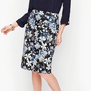 Talbots Garden Pencil Skirt Plus Size 18W Navy Blue White Floral Print Knee EUC